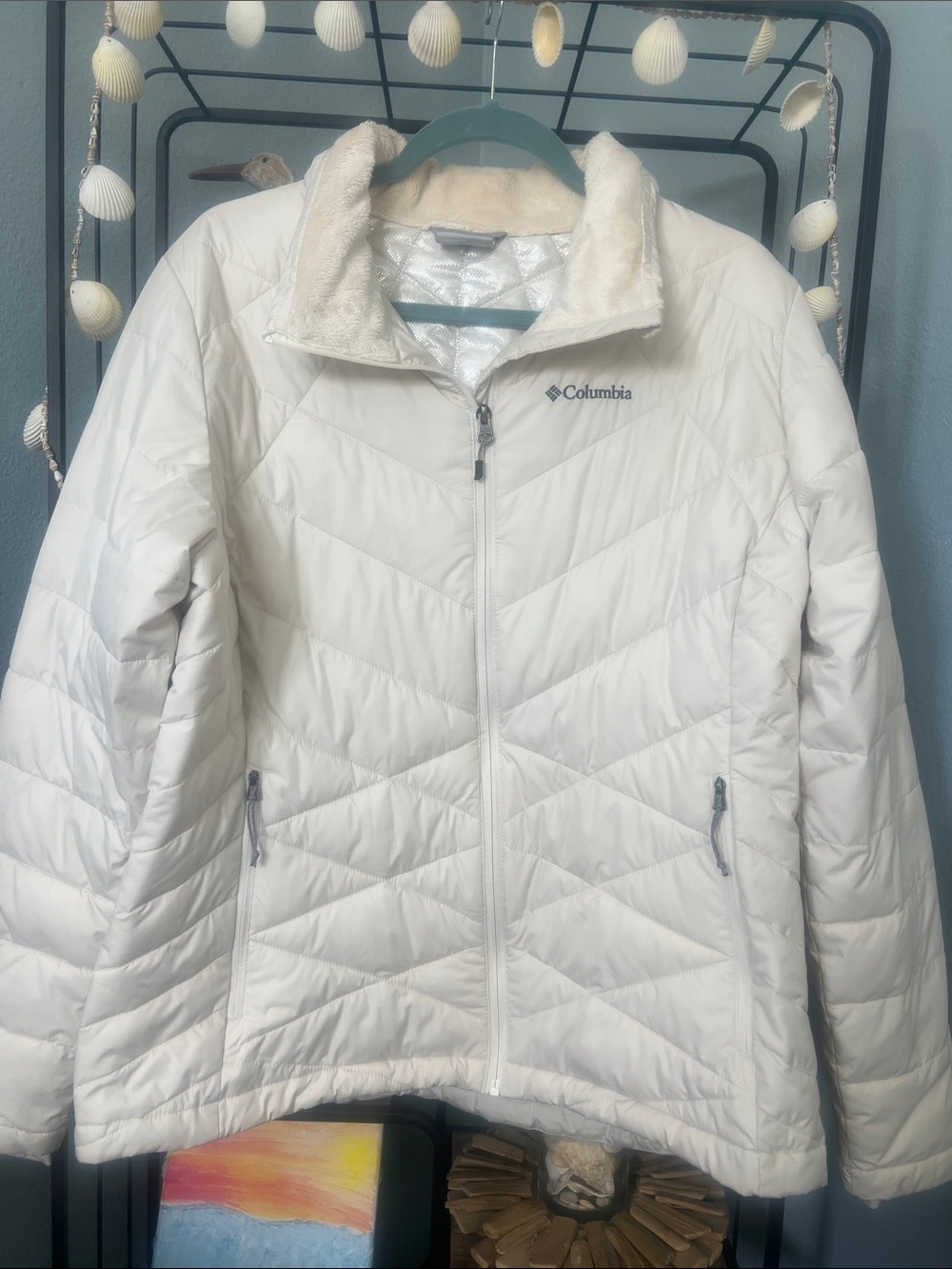 EUC Columbia Women's Cream Quilted Puffer Jacket with Faux-Fur Collar XL